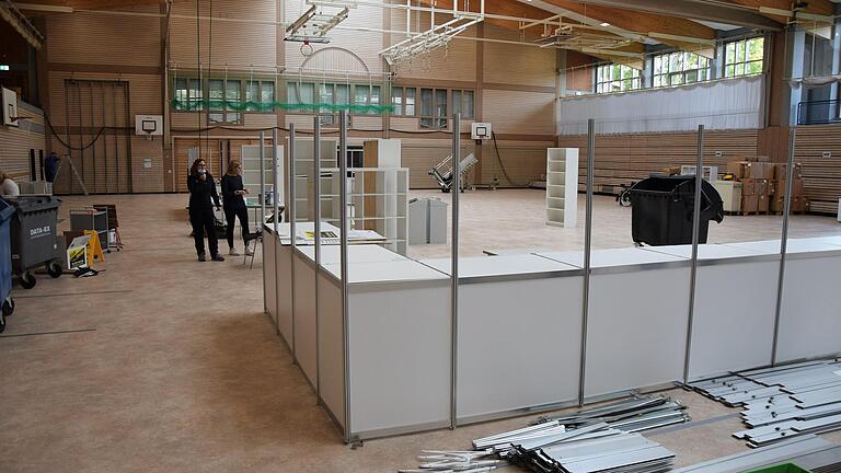 Abbau des Impfzentrums in der Spessarttorhalle: Nach einer ersten Begutachtung haben sich durch die Alternativnutzung der Sportstätte keine größeren Schäden ergeben. Abbau des Impfzentrums in der Spessarttorhalle: Nach einer ersten Begutachtung haben sich durch die Alternativnutzung der Sportstätte keine größeren Schäden ergeben.