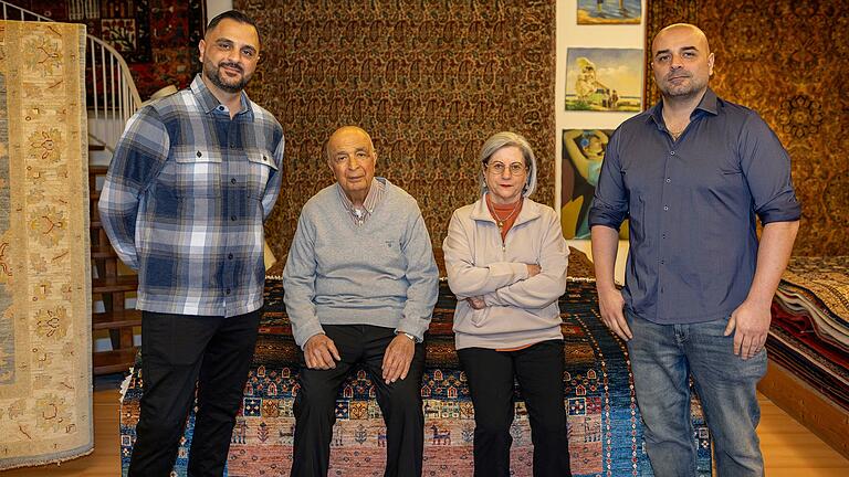 Eine Familientradition geht zu Ende: (von links) Sohn Arman Khadiwi, Seniorchef Djamal Khadiwi mit Ehefrau Sedighe und Sohn Resa Khadiwi. Eine Familientradition geht zu Ende: (von links) Sohn Arman Khadiwi, Seniorchef Djamal Khadiwi mit Ehefrau Sedighe und Sohn Resa Khadiwi.