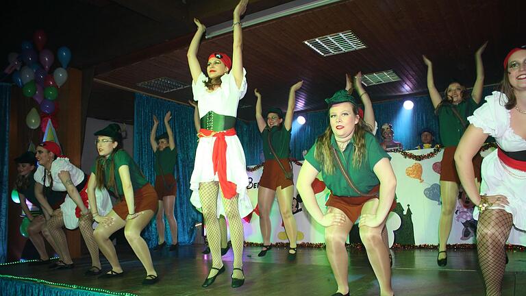 Die Stammgarde entführte mit ihrem Showtanz in die Welt von Peter Pan und seinen Piratinnen. Die Stammgarde entführte mit ihrem Showtanz in die Welt von Peter Pan und seinen Piratinnen.