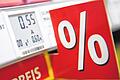 Neue Technik: Elektronisches Preisschild in einem Rewe-Supermarkt. Noch ist der Handel im Umgang mit der neuen Technologie zurückhaltend.ARIUS Becker, dpa