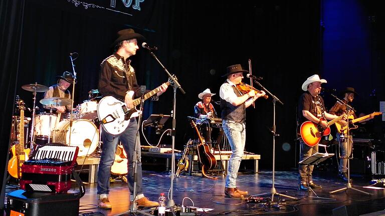 'Howdy' und 'Yeehaw': 'Truck Stop' gastierte in der Stadthalle von Bad Neustadt vor einem begeisterten Publikum.