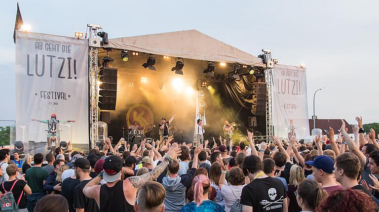 Kultfestival in Rottershausen: Wer ist eigentlich 'die Lutzi'? - Bis zu 5000 Besucher kommen mittlerweile pro Tag zur 'Lutzi' (Archivbild). Kultfestival in Rottershausen: Wer ist eigentlich 'die Lutzi'? - Bis zu 5000 Besucher kommen mittlerweile pro Tag zur 'Lutzi' (Archivbild).