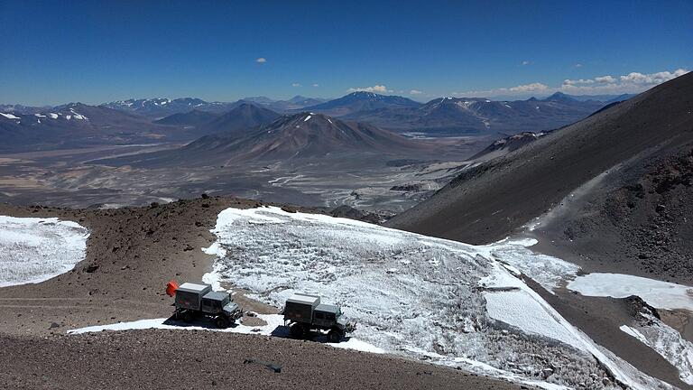 Weit reicht der Blick beim Höhenweltrekord in Chile.  Foto: Matthias Jeschke       -  Weit reicht der Blick beim Höhenweltrekord in Chile.  Foto: Matthias Jeschke