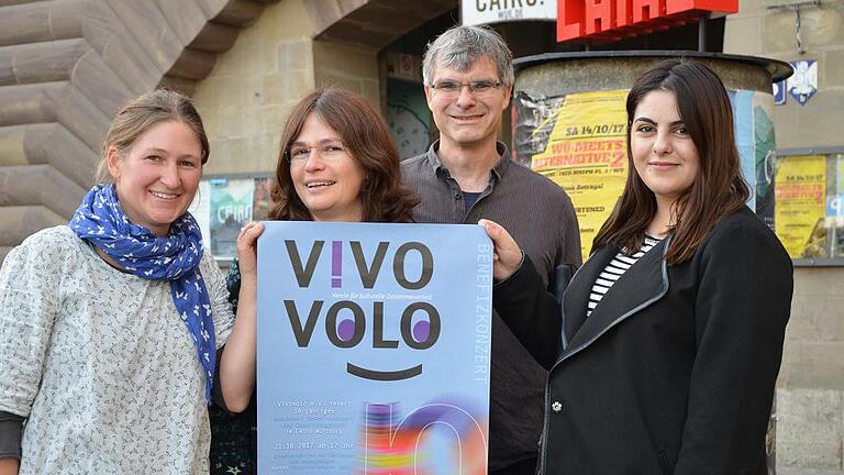 Freuen sich über zehn Jahre  V!VOVOLO und die Geburtstagsfeier im Cairo (von links): Dörte Volk, Jella Weidlich, Detlef Girke und Tatev Baghdasaryan. Foto: Pat Christ