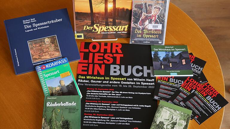 Das Plakat der Veranstaltungsreihe zwischen Büchern zum Kulturthema Spessart, die zum Beispiel in der Lohrer Stadtbibliothek zu finden sind. Das Plakat der Veranstaltungsreihe zwischen Büchern zum Kulturthema Spessart, die zum Beispiel in der Lohrer Stadtbibliothek zu finden sind. 