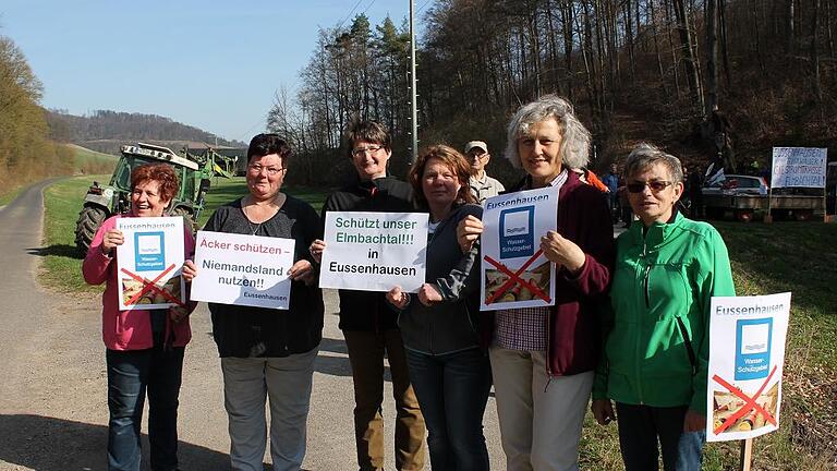 Frauenpower bei der Demo: Das Elmbachtal ist den Eußenhäusern lieb und teuer. Da ziehen alle an einem Strang. Frauenpower bei der Demo: Das Elmbachtal ist den Eußenhäusern lieb und teuer. Da ziehen alle an einem Strang.