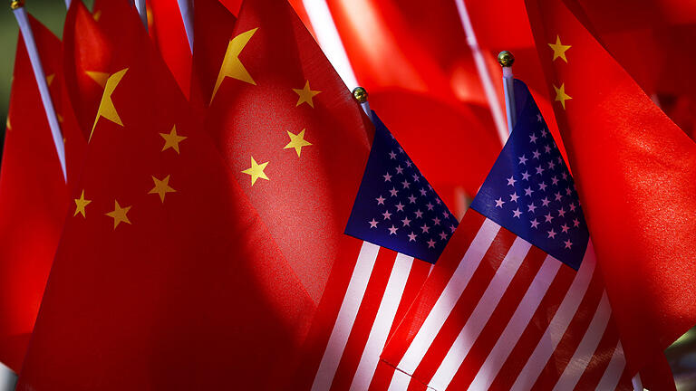 China schlägt im Handelskrieg mit den USA zurück: Die Führung in Peking kündigt ihrerseits höhere Zölle auf US-Produkte an.&nbsp;