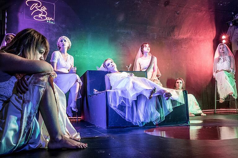 Theaterwerkstatt mit der Aufführung 'Rio Bar' mit den Darstellern Christina Strobel, Adeliya Sagitova, Dagmar Schmauß, Michelle Neise, Angelina Gerhardt, Daniela Vassileva und Kerstin Lauterbach. Theaterwerkstatt mit der Aufführung 'Rio Bar' mit den Darstellern Christina Strobel, Adeliya Sagitova, Dagmar Schmauß, Michelle Neise, Angelina Gerhardt, Daniela Vassileva und Kerstin Lauterbach.