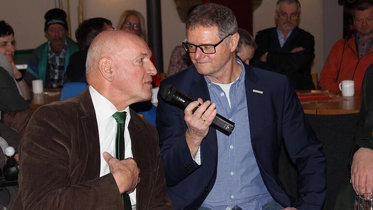 Bei einer Diskussion im Simonshof 2019: Main-Post Redaktionsleiter Michael Nöth mit Landrat Thomas Habermann (links). Bei einer Diskussion im Simonshof 2019: Main-Post Redaktionsleiter Michael Nöth mit Landrat Thomas Habermann (links).