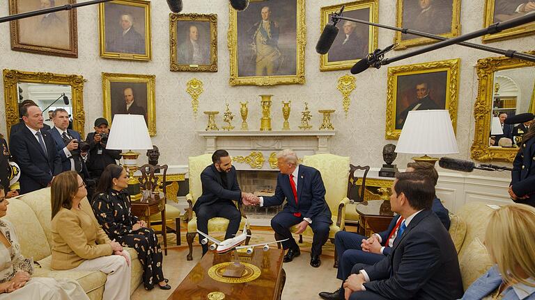 El Salvadors Präsident Bukele zu Besuch in Washington       -  Trump greift wieder Selenskyj an