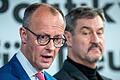 CDU und CSU       -  Markus Söder (r) steht trotz der Abstimmungsniederlage im Bundestag weiter hinter Unionskanzlerkandidat Friedrich Merz (Archivbild).