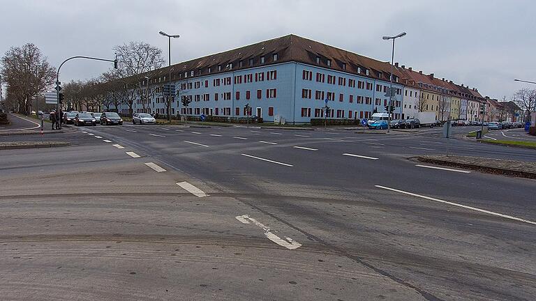 Die Niederwerrner Straße teilt den Stadtteil in das Musikerviertel-Nord und -Süd. Die Niederwerrner Straße teilt den Stadtteil in das Musikerviertel-Nord und -Süd.