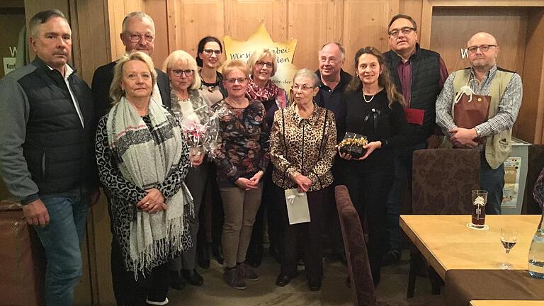Der Griff nach den Sternen der Werbegemeinschaft Markt Höchberg hat sich gelohnt: Die Gewinner (von links): Herbert Conrad, Monika Lingenfelder, Michael Müller (alle Werbegemeinschaft - WG), Ellen Feser, Susanne Valentin (WG), Angelika Kiesel, Brigitte Griegel (WG), Erna Herrmann, Harald Wollny, S. Franz-Burger, Manfred Müller und Thomas Pfister.