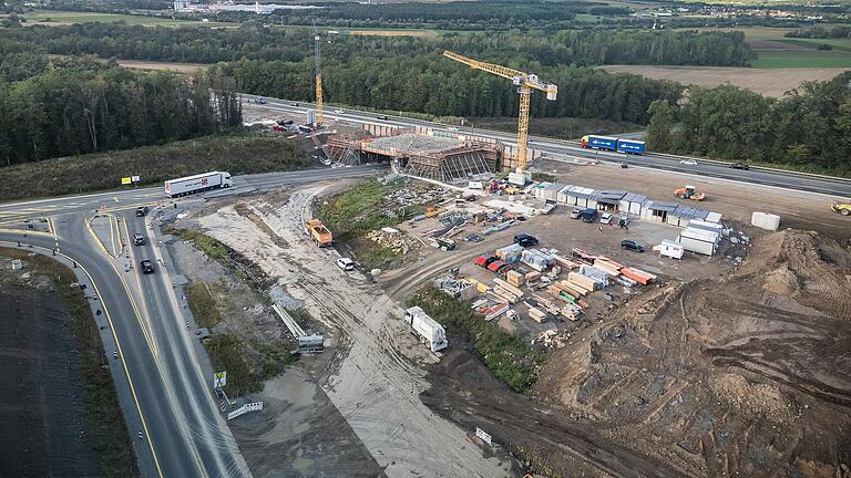 Eine Großbaustelle in der Großbaustelle: Die A-3 Auffahrt Kitzingen/Schwarzach im September. Eine Großbaustelle in der Großbaustelle: Die A-3 Auffahrt Kitzingen/Schwarzach im September.