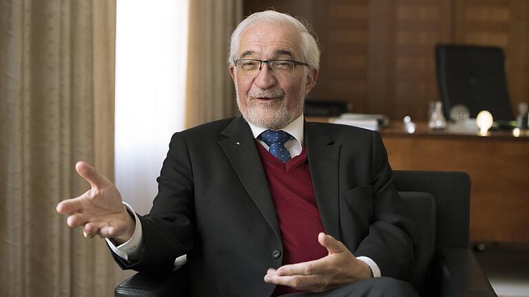 Nach 19 Jahren als Regierungspräsident verabschiedet sich Paul Beinhofer in den Ruhestand. Nach 19 Jahren als Regierungspräsident verabschiedet sich Paul Beinhofer in den Ruhestand.