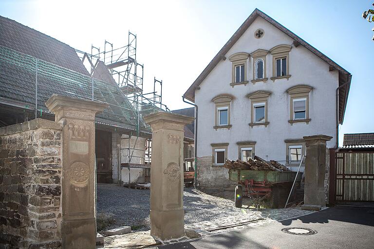 Das Bauschauhaus in Geldersheim: Zwei Denkmalpfleger richten alten Hof und Haus sukzessive her. Das Bauschauhaus in Geldersheim: Zwei Denkmalpfleger richten alten Hof und Haus sukzessive her.
