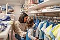Schlier Kindermode       -  In der Baby- und Kinderabteilung von Schlier wird das Einkaufen zum besonderen Erlebnis für Mama und Kind.