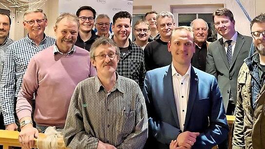 Das neugewählte Vorstandsteam: (von links) Felix Leser, Albrecht Eyrich-Halbig, Georg Schiesser, Marcel Schäfer, Paul Bieber, Johannes Schmück, Steffen Albert, Armin Kirchner, Christian Kessler, Andreas Hämel, Mario Götz, Manfred Manger, Sandro Ki... - Das neugewählte Vorstandsteam: (von links) Felix Leser, Albrecht Eyrich-Halbig, Georg Schiesser, Marcel Schäfer, Paul Bieber, Johannes Schmück, Steffen Albert, Armin Kirchner, Christian Kessler, Andreas Hämel, Mario Götz, Manfred Manger, Sandro Kirchner und Matthias Knoblauch Das neugewählte Vorstandsteam: (von links) Felix Leser, Albrecht Eyrich-Halbig, Georg Schiesser, Marcel Schäfer, Paul Bieber, Johannes Schmück, Steffen Albert, Armin Kirchner, Christian Kessler, Andreas Hämel, Mario Götz, Manfred Manger, Sandro Ki... - Das neugewählte Vorstandsteam: (von links) Felix Leser, Albrecht Eyrich-Halbig, Georg Schiesser, Marcel Schäfer, Paul Bieber, Johannes Schmück, Steffen Albert, Armin Kirchner, Christian Kessler, Andreas Hämel, Mario Götz, Manfred Manger, Sandro Kirchner und Matthias Knoblauch