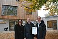 Kindergarten-Planer Stephan Haas, Bürgermeister Gunther Ehrhardt und Leiterin Katja Baumeister freuen sich über die Auszeichnung.