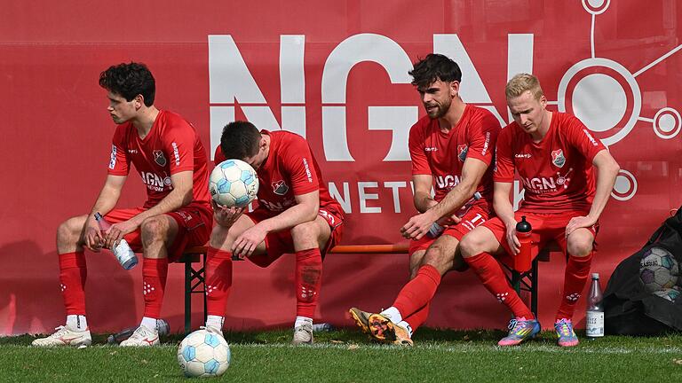 Ernüchterung herrschte beim TSV Aubstadt (von links Adrian Hatman, Loris Maier, Severo Sturm, Luke Hemmerich) nach der 0:1-Niederlage gegen die Würzburger Kickers.