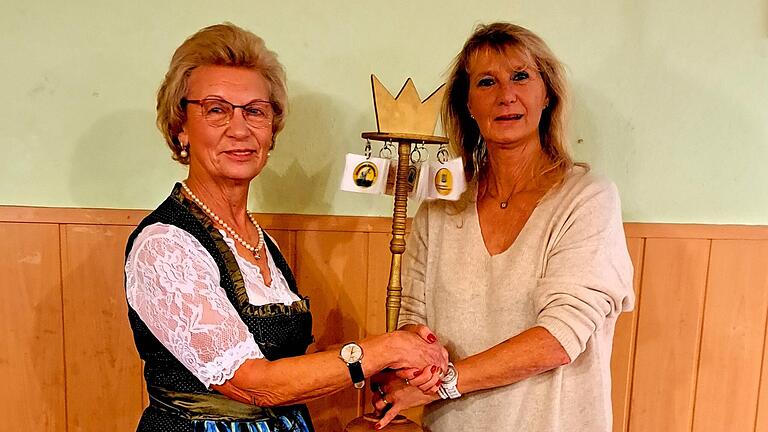 Traudl Konior übergibt das Zepter der Schweinfurter Bürgervereine an Birgit Steigerwald.