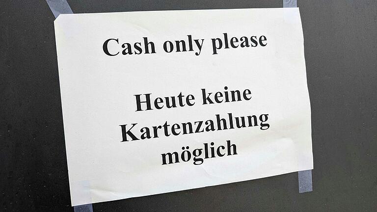 Auch in Main-Spessart hatten einige Läden seit Donnerstagmorgen mit einer Störung bei der Kartenzahlung zu kämpfen. Auch in Main-Spessart hatten einige Läden seit Donnerstagmorgen mit einer Störung bei der Kartenzahlung zu kämpfen.