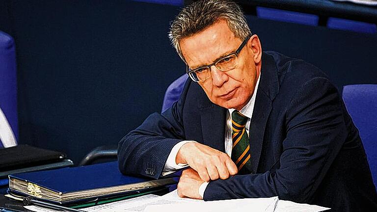 Soll befragt werden: Verteidigungsminister Thomas de Maiziere Soll befragt werden: Verteidigungsminister Thomas de Maiziere