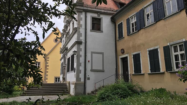 Über die Frage, warum ein 300-Personen-Saal im Kulturforum am Martin-Luther-Platz realisierbar ist oder nicht, ist ein Streit zwischen Stadtrat, Architekturbüro und Verwaltung entbrannt. Die SPD fordert nun vom OB Aufklärung. Über die Frage, warum ein 300-Personen-Saal im Kulturforum am Martin-Luther-Platz realisierbar ist oder nicht, ist ein Streit zwischen Stadtrat, Architekturbüro und Verwaltung entbrannt. Die SPD fordert nun vom OB Aufklärung.