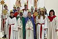 Auf dem Foto die Sternsinger hintere Reihe von links: Louis Fraunholz, Hannes Scheuring, Lukas Erich, Elias Schuler, Lena Unger, Lina Bühler, Nele Ullrich, Tamila Winkler; vorne von links: Christoph Löser, Linus Schuler, Felix Fuchs, Annelie Fenn und WGL Ulrike Zimmermann.