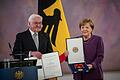 Verdienstorden.jpeg       -  Altkanzlerin Angela Merkel erhält von Bundespräsident Frank-Walter Steinmeier das Großkreuz des Verdienstordens der Bundesrepublik Deutschland in besonderer Ausführung verliehen.