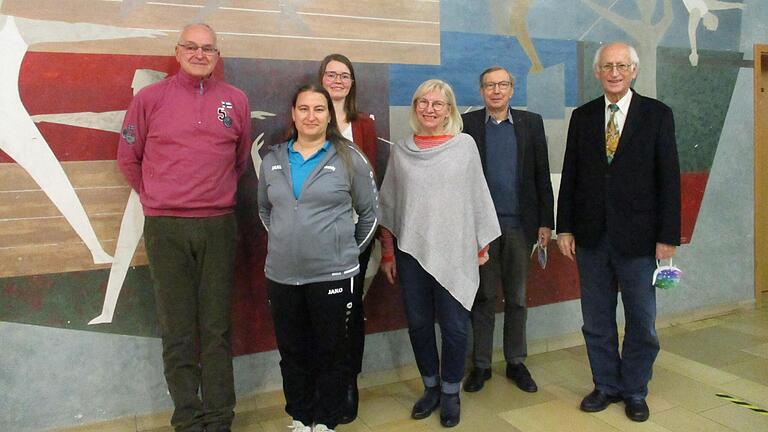 Henryk Fabian (Fechten), Mandy Black (Turnen), Julia Strauch (Korbball), Helga Rommel (stv. Stiftungsvorstand), Georg Appold (Vorstandsvorsitzender der TG), Hans-Dieter Kutter (Vorsitzender des TG-Stiftungsrats)