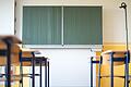 Leeres_Klassenzimmer.jpg       -  Die Unterrichtsversorgung an Bayerns Schulen, das betonen Verbände immer wieder, ist auf Kante genäht - nicht nur wie jetzt in der Grippesaison.