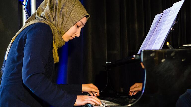 Zeynep Ersoy sorgte für die musikalische Umrahmung. Zeynep Ersoy sorgte für die musikalische Umrahmung. 