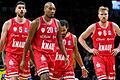 Traurige Gesichter bei den Baskets nach der ersten Niederlage im achten Spiel (von links): Owen Klassen, Javon Bess, Otis Livingston und Max Ugrai nach Ertönen der Schlusssirene in der Max-Schmeling-Halle am Prenzlauer Berg.