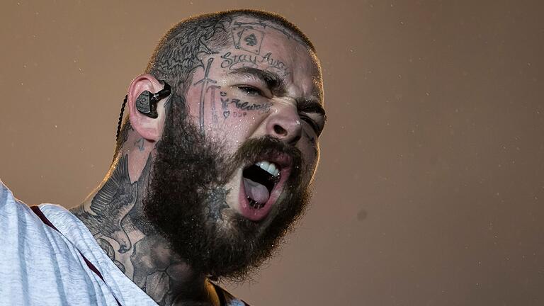 Post Malone       -  Auf einer großen Plakatwand in der Country-Hochburg Nashville hatte der Musiker die Veröffentlichung seines neuen Albums für den 16. August angekündigt. (Archivbild)
