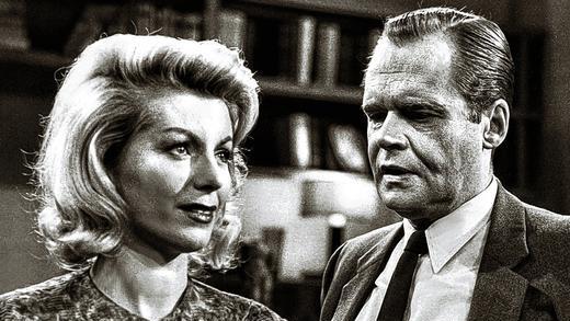 Hatte eine Sehbeteiligung von fast 90 Prozent: Szene aus der Verfilmung des Durbridge-Klassikers „Das Halstuch“ als Sechsteiler fürs Fernsehen mit Erica Beer und Albert Lieven. Hatte eine Sehbeteiligung von fast 90 Prozent: Szene aus der Verfilmung des Durbridge-Klassikers „Das Halstuch“ als Sechsteiler fürs Fernsehen mit Erica Beer und Albert Lieven.