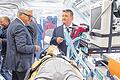 Sonder-Isolationseinheit: Außenminister Frank-Walter Steinmeier (links) und Gesundheitsminister Hermann Gröhe (rechts) besichtigen das Evakuierungsflugzeug &bdquo;Robert Koch&ldquo;.