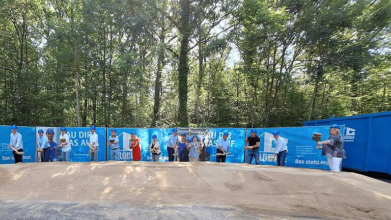 Der Spatenstich am Schwanberg markiert den offiziellen Startschuss zum Ausbau der KT 56. Der Spatenstich am Schwanberg markiert den offiziellen Startschuss zum Ausbau der KT 56.