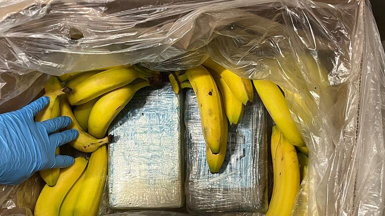 95 Kilo Kokain in Bananenkartons landen beim Discounter - Mitarbeiter des Discounters in Mönchengladbach meldeten den Fund der Polizei - doch das war erst der Anfang. (Foto Handout) 95 Kilo Kokain in Bananenkartons landen beim Discounter - Mitarbeiter des Discounters in Mönchengladbach meldeten den Fund der Polizei - doch das war erst der Anfang. (Foto Handout)
