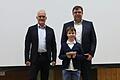 Emil Hofmann war der einzige bayerische Vertreter in der bundesweiten Jury zur Förderung der deutschen Kinderbuchliteratu. Dafür wurde er beim Neujahrsempfang in Leinach von den Bürgermeistern Arno Mager (rechts) und Walter Klüpfel (links) ausgezeichnet.