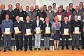 Ehrenamtskarte in Gold II: die Geehrten aus Knetzgau, Oberschwappach, Eltmann, Ruppach, Ebern, Wonfurt, Untermerzbach und Maroldsweisach sowie Landrat Wilhelm Schneider (zweite Reihe links), Monika Strätz-Stopfer, Leiterin des Koordinierungszentrums Bürgerschaftliches Engagement am Landratsamt (vorne links) und Regierungsrätin Juliane Freund (Vierte von rechts).
