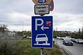 Blick auf den kostenlosen Parkplatz an der Feggrube in Würzburg. Bald beginnt die Zeit der Weihnachtseinkäufe. Wo kann man in Einkaufsnähe überhaupt noch kostenlos parken, sofern was frei ist?