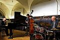 Frankfurter Jazz Trio: Mit Olaf Polziehn (Piano), Martin Gjakonovski (Bass) und Thomas Cremer (Schlagzeug) standen Meister in Rhythmus und Harmonie auf der Bühne im Alten Rathaus in Lohr.