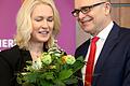 Sellering und Schwesig       -  Nach ihrer Wahl zur stellvertretenden Landesvorsitzenden auf dem SPD-Parteitag in Rostock vor zwei Wochen erhielt Bundesfamilienministerin Manuela Schwesig von Ministerpräsident Erwin Sellering einen Blumenstrauß.