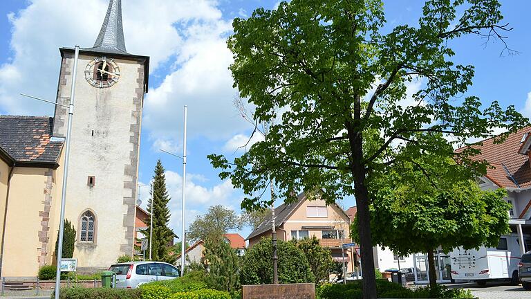 Für die meisten Immobilienbesitzer in Bad Kissinger Ortsteil Poppenroth dürfte die Grundsteuerreform zu einer deutlichen Erhöhung der Steuerlast führen. Für die meisten Immobilienbesitzer in Bad Kissinger Ortsteil Poppenroth dürfte die Grundsteuerreform zu einer deutlichen Erhöhung der Steuerlast führen. 