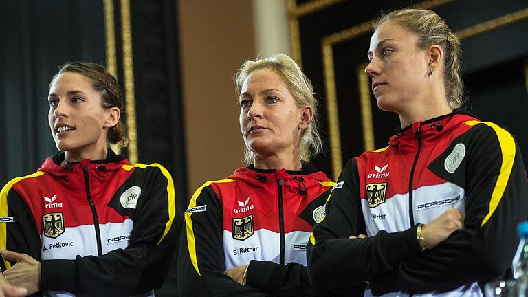 Fed Cup Finale       -  Die Goldene Generation um Angelique Kerber (r.) verpasste den Titel im Fed Cup knapp.