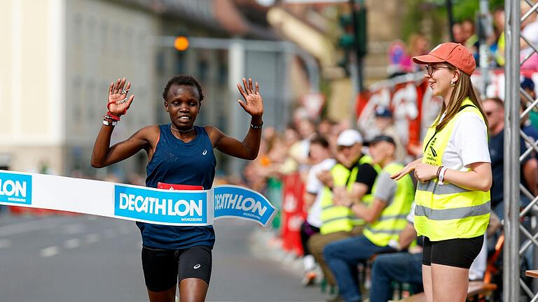 Siegerin im Lauf der Asse beim 34. Würzburger Residenzlauf: Maurine Jepkoech Chebor aus Kenia.