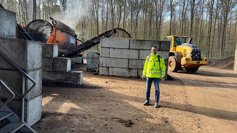 Siebtechnik zur Kompostveredelung: Dominik Eichhorn bei dem Kompost- und Erdenwerk Haßberge Siebtechnik zur Kompostveredelung: Dominik Eichhorn bei dem Kompost- und Erdenwerk Haßberge