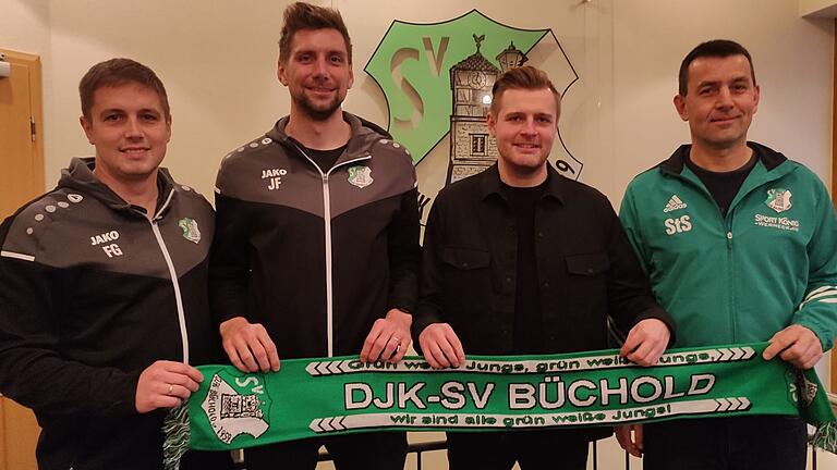 Die DJK Büchold freut sich auf ihren neuen Trainer (von links): Abteilungsleiter Florian Gehrig, Co-Trainer Johannes Feser, der zukünftige Trainer Maximilian Stumpf und Sportvorstand Stefan Suckfüll. Die DJK Büchold freut sich auf ihren neuen Trainer (von links): Abteilungsleiter Florian Gehrig, Co-Trainer Johannes Feser, der zukünftige Trainer Maximilian Stumpf und Sportvorstand Stefan Suckfüll.