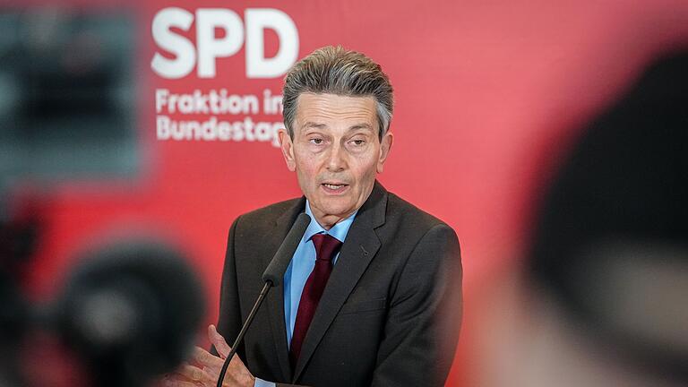 Rolf Mützenich - Rolf Mützenich ist jahrzehntelang für Abrüstung eingetreten. (Archivbild) Rolf Mützenich - Rolf Mützenich ist jahrzehntelang für Abrüstung eingetreten. (Archivbild)